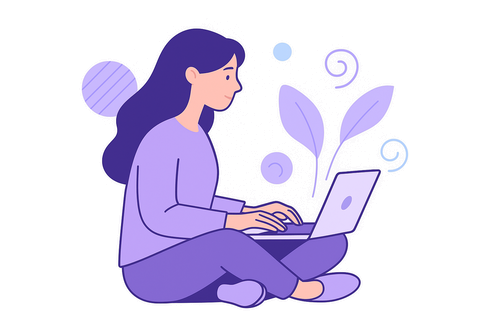 Девушка сидит с ноутбуком